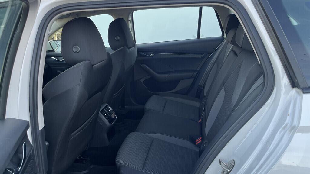 OB199V00713_31.webp_OCTAVIA Ambition 2.0 TDI 85 kW manuál, DPH