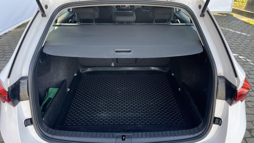 OB199V00713_32.webp_OCTAVIA Ambition 2.0 TDI 85 kW manuál, DPH