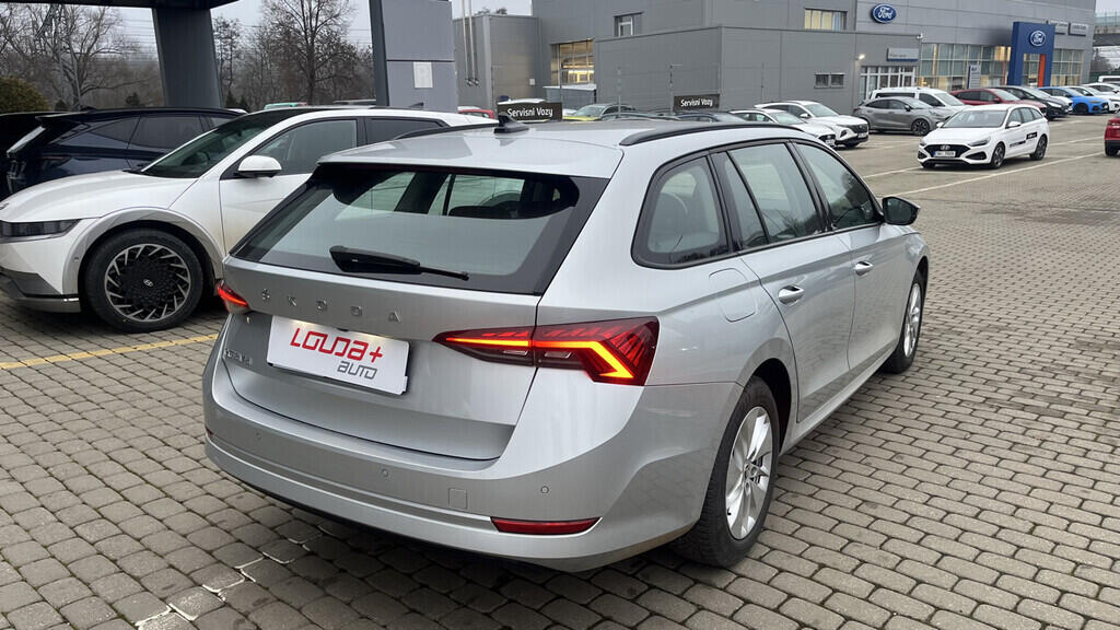 OB199V00721_11.webp_OCTAVIA Ambition 1.5 TSI 110 kW manuál, DPH