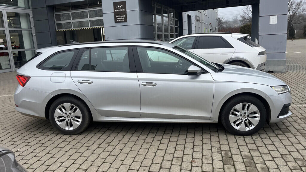 OB199V00721_12.webp_OCTAVIA Ambition 1.5 TSI 110 kW manuál, DPH