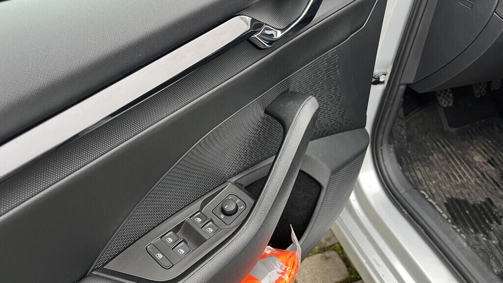 OB199V00721_21.webp_OCTAVIA Ambition 1.5 TSI 110 kW manuál, DPH