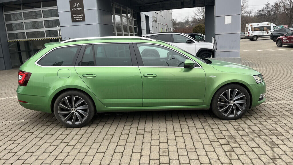 OB199V00729_12.webp_OCTAVIA L&K 2.0 TSI 140 kW automat