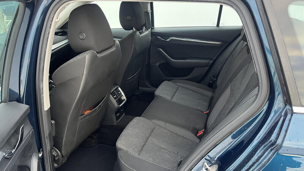 OB199V00733_28.webp_OCTAVIA Style Plus 2.0 TDI 85 kW manuál, DPH