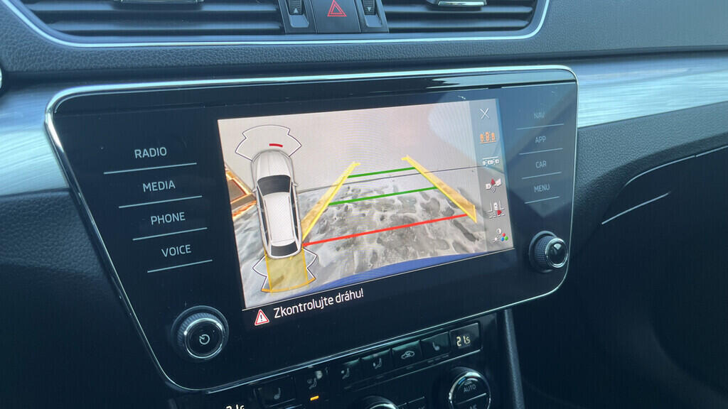 OB199V00743_25.webp_SUPERB Ambition 2.0 TDI 110 kW automat