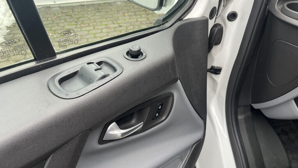 OB199V00744_21.webp_TRANSIT CUSTOM  2.2  74 kW manuál, DPH