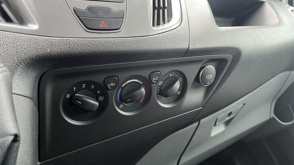 OB199V00744_24.webp_TRANSIT CUSTOM  2.2  74 kW manuál, DPH