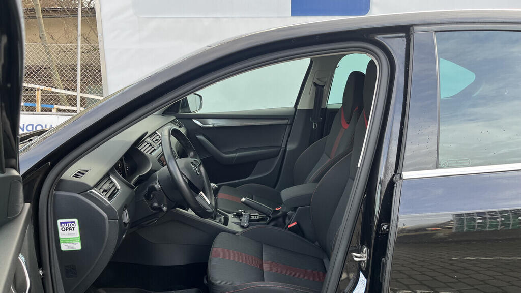 OB199V00757_20.webp_OCTAVIA Style Extra 1.5 TSI 110 kW manuál, DPH