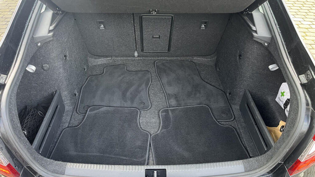 OB199V00757_29.webp_OCTAVIA Style Extra 1.5 TSI 110 kW manuál, DPH