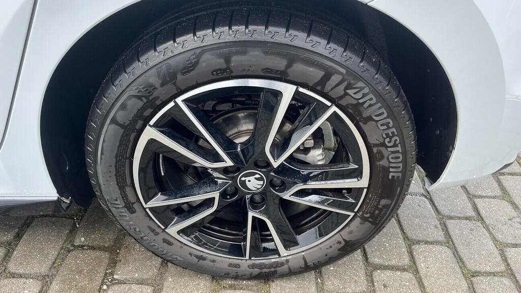 OB199V00758_30.webp_FABIA Monte Carlo 1.0 TSI 85 kW automat, DPH