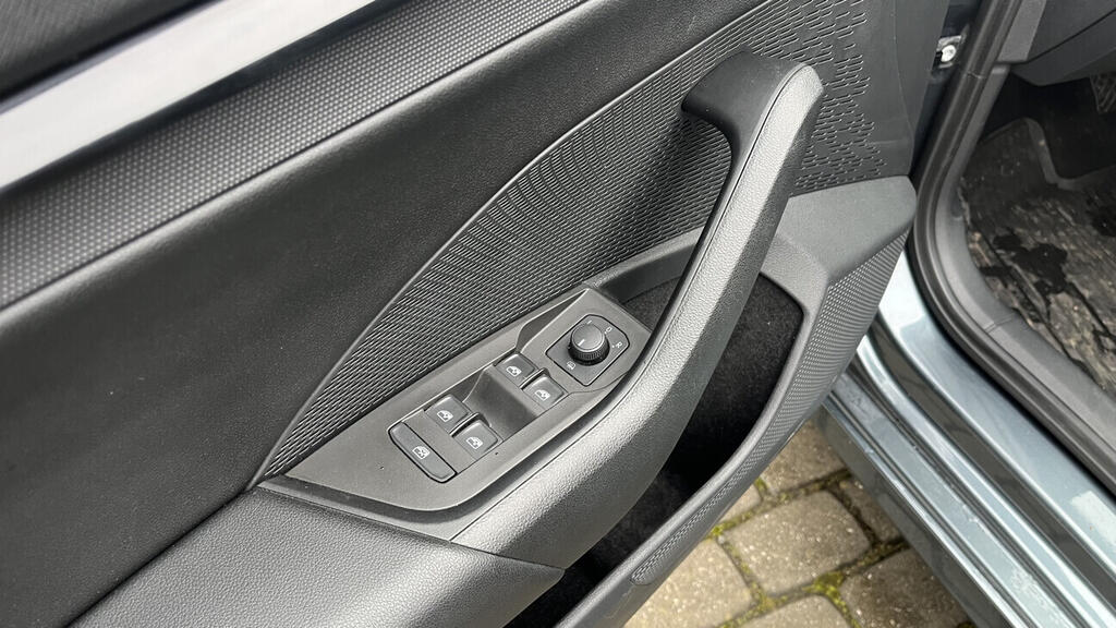 OB199V00763_21.webp_OCTAVIA Ambition Plus 2.0 TDI 85 kW automat, DPH