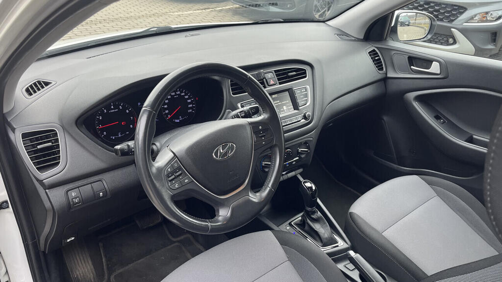 OB199V00764_13.webp_I20 Classic club 1.0  74 kW automat