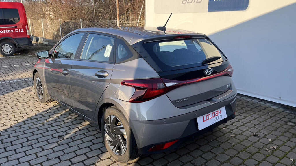 OB199V00771_15.webp_I20 Comfort Club 1.2  62 kW manuál