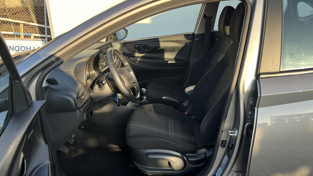 OB199V00771_20.webp_I20 Comfort Club 1.2  62 kW manuál