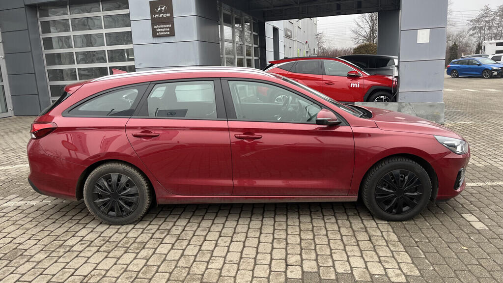 OB199V00772_12.webp_I30 Comfort  1.5  81 kW manuál