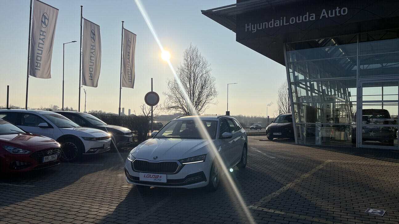 OB199V00775_10.webp_OCTAVIA Style 1.5 e-TEC 110 kW automat, DPH