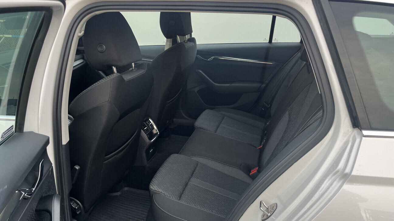 OB199V00775_30.webp_OCTAVIA Style 1.5 e-TEC 110 kW automat, DPH