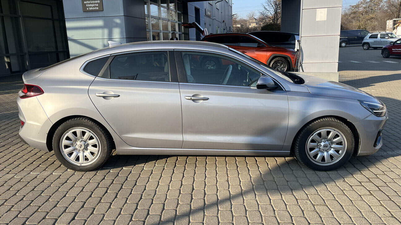 OB199V00776_12.webp_I30 FASTBACK Style 1.5  117 kW automat