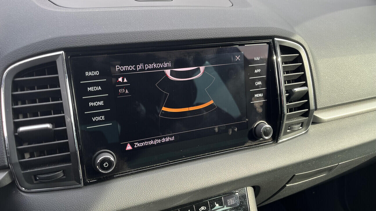 OB199V00782_27.webp_KAROQ Ambition 1.5 2.0 TSI 110 kW automat