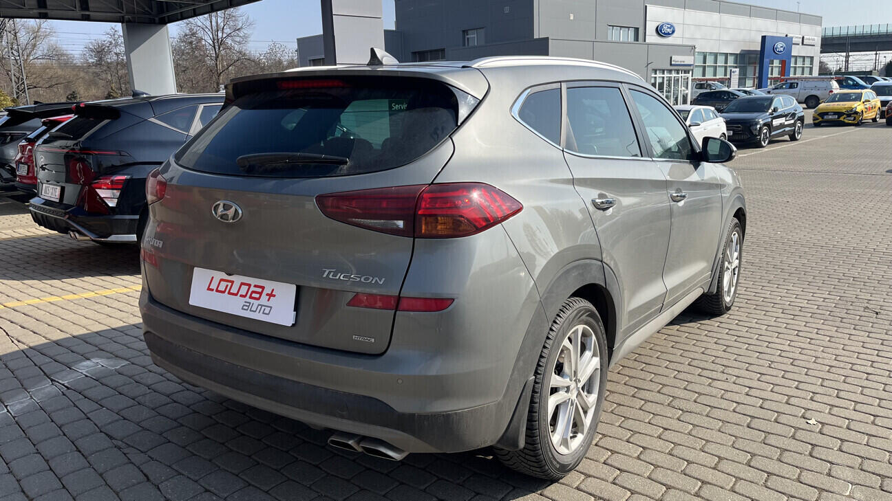 OB199V00785_11.webp_TUCSON Premium 2.0  136 kW manuál