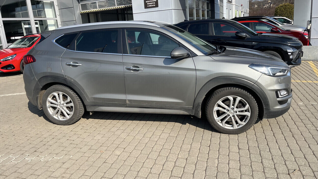 OB199V00785_12.webp_TUCSON Premium 2.0  136 kW manuál