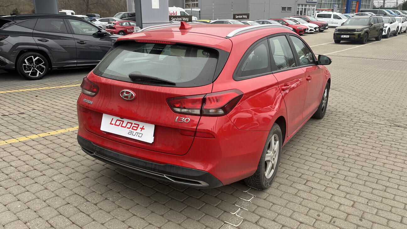 OB199V00795_11.webp_I30 Comfort 1.5  81 kW manuál