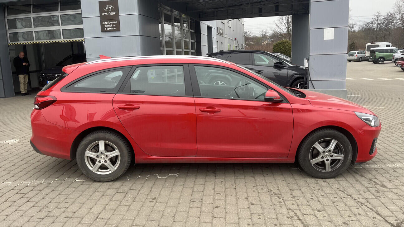 OB199V00795_12.webp_I30 Comfort 1.5  81 kW manuál