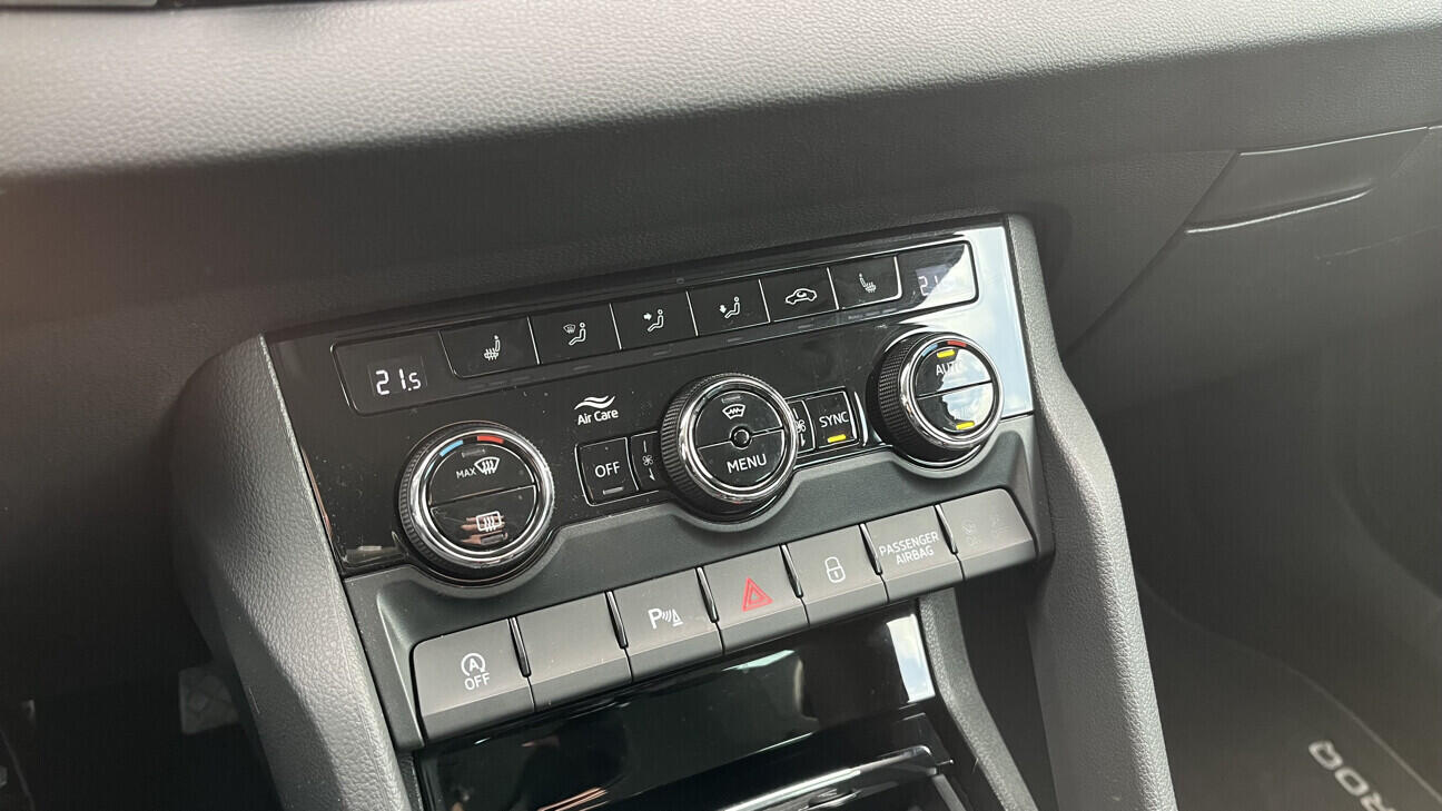 OB199V00801_28.webp_KAROQ Style 1.5 TSI 110 kW manuál