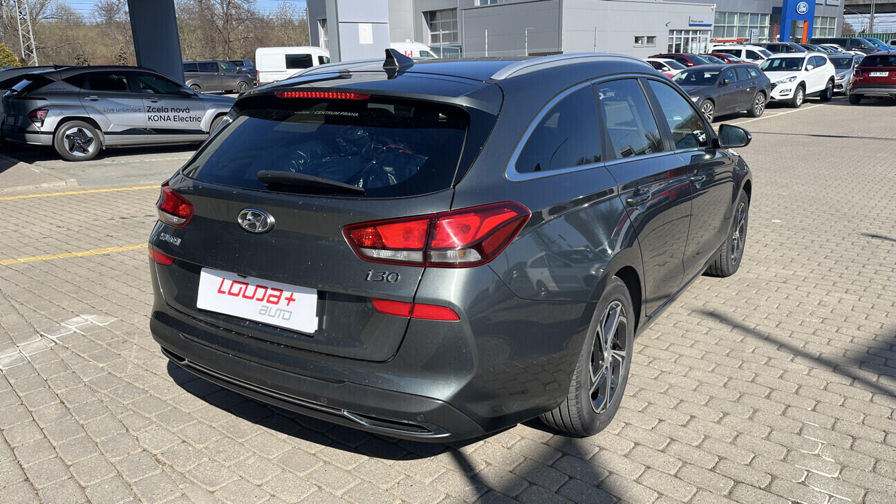 OB199V00806_11.webp_I30 Smart+ Nav 1.5  81 kW manuál