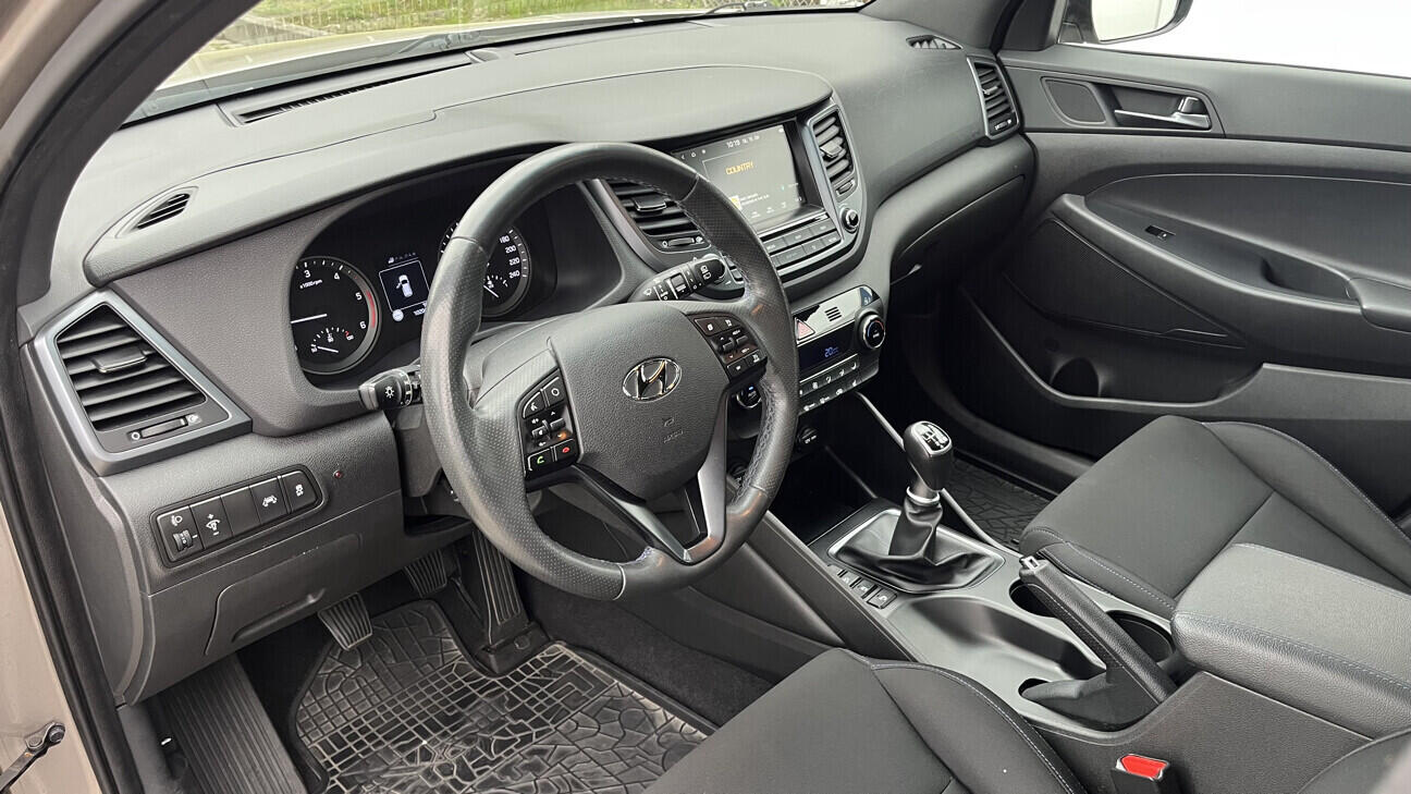 OB199V00808_19.webp_TUCSON Go 1.7  _ kW manuál