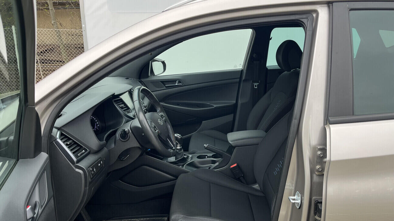 OB199V00808_20.webp_TUCSON Go 1.7  _ kW manuál