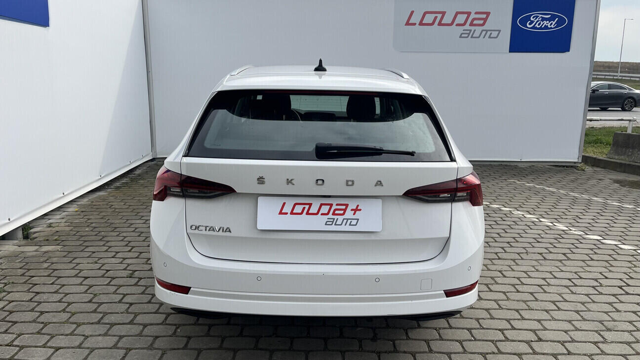OB199V00816_17.webp_OCTAVIA Style Plus 2.0 TDI 110 kW manuál, DPH