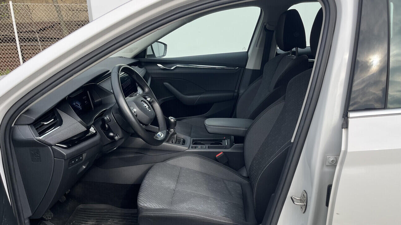 OB199V00816_20.webp_OCTAVIA Style Plus 2.0 TDI 110 kW manuál, DPH