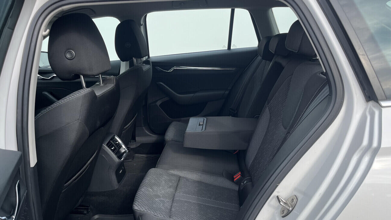 OB199V00816_28.webp_OCTAVIA Style Plus 2.0 TDI 110 kW manuál, DPH