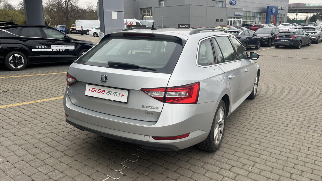 OB199V00819_11.webp_SUPERB  2.0 TDI 110 kW manuál