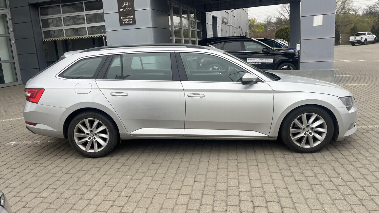 OB199V00819_12.webp_SUPERB  2.0 TDI 110 kW manuál