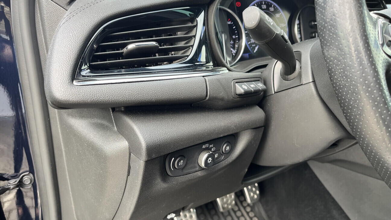 OB199V00824_22.webp_INSIGNIA OPC Line 1.6 . 147 kW manuál, DPH