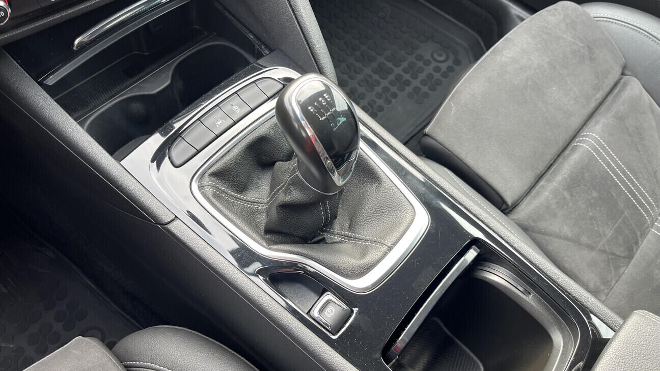 OB199V00824_28.webp_INSIGNIA OPC Line 1.6 . 147 kW manuál, DPH