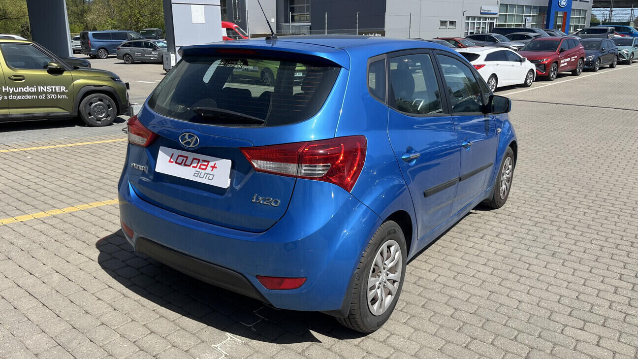 OB199V00838_11.webp_IX20 Trikolor 1.4  66 kW manuál