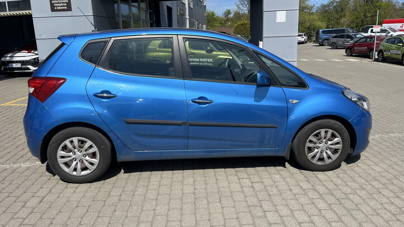 OB199V00838_12.webp_IX20 Trikolor 1.4  66 kW manuál