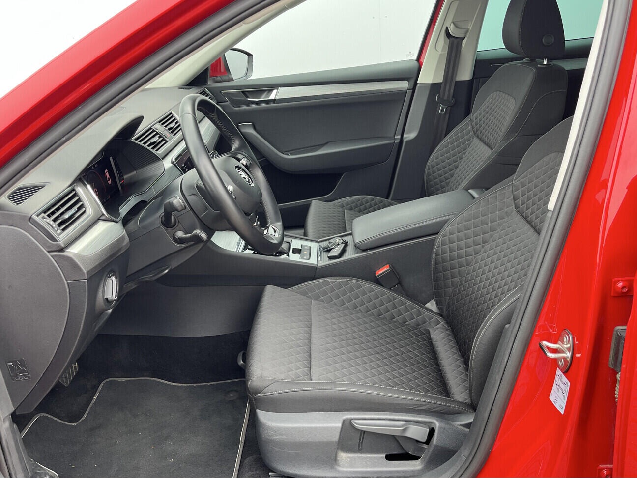 OB199V00860_20.webp_SUPERB  2.0 TDI 110 kW automat