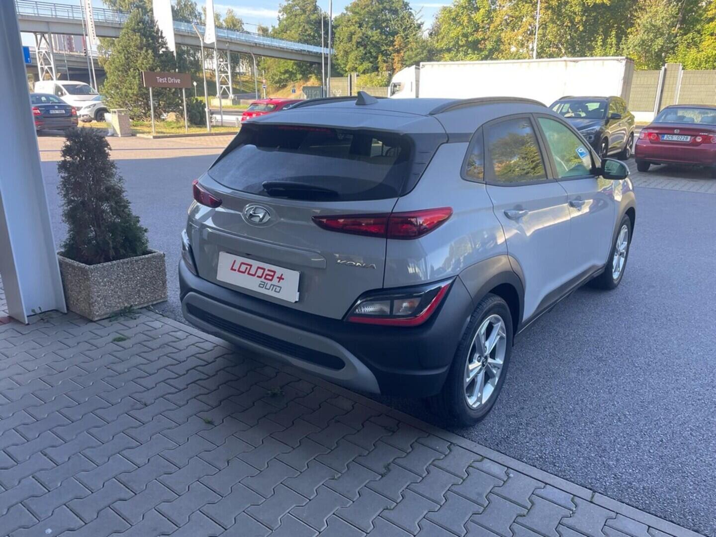 OC199V00951_11.webp_KONA Smart 1.0 TGDI 88 kW manuál