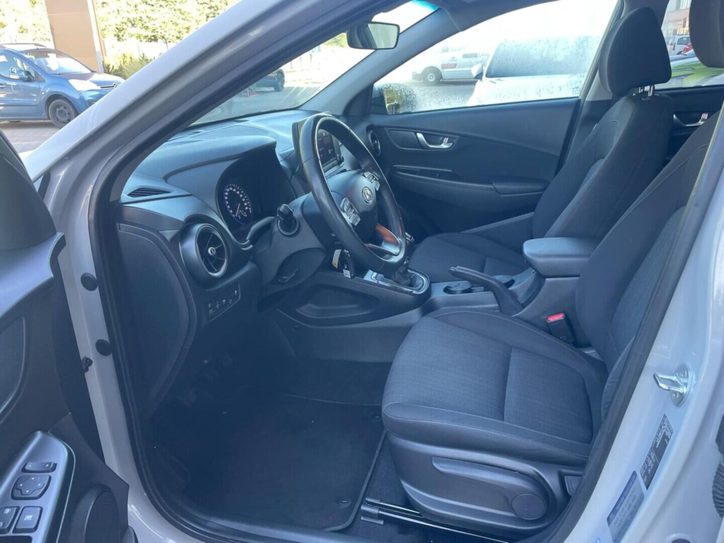 OC199V00951_18.webp_KONA Smart 1.0 TGDI 88 kW manuál