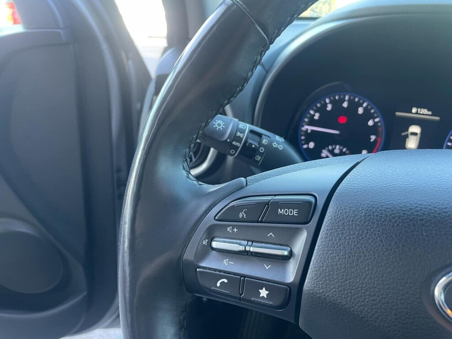 OC199V00951_23.webp_KONA Smart 1.0 TGDI 88 kW manuál