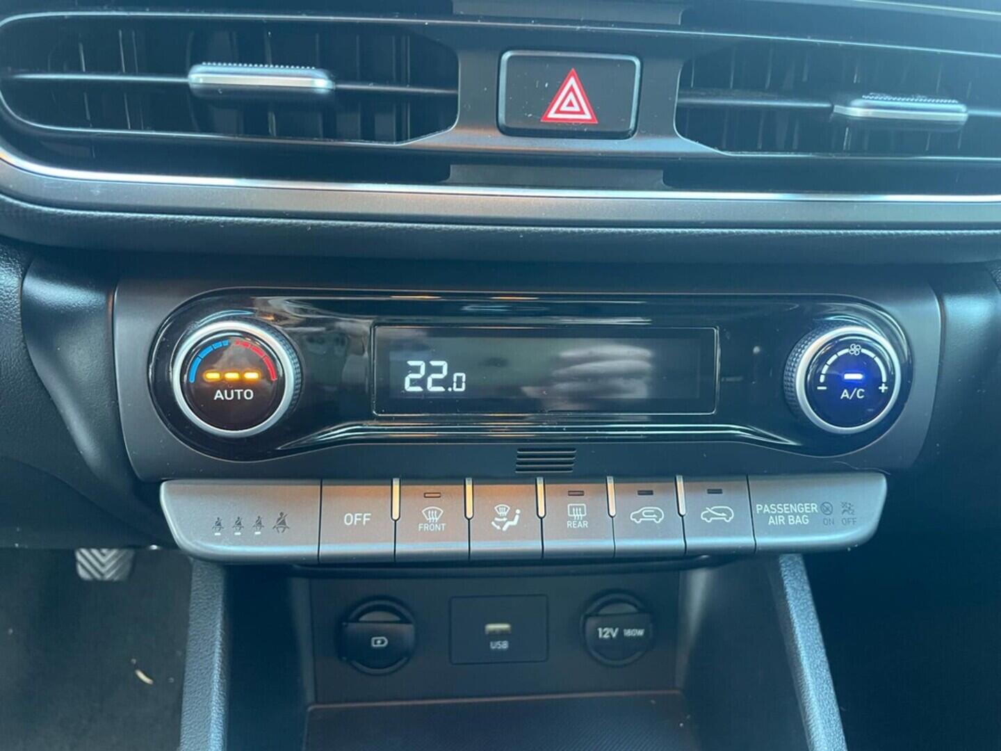 OC199V00951_26.webp_KONA Smart 1.0 TGDI 88 kW manuál