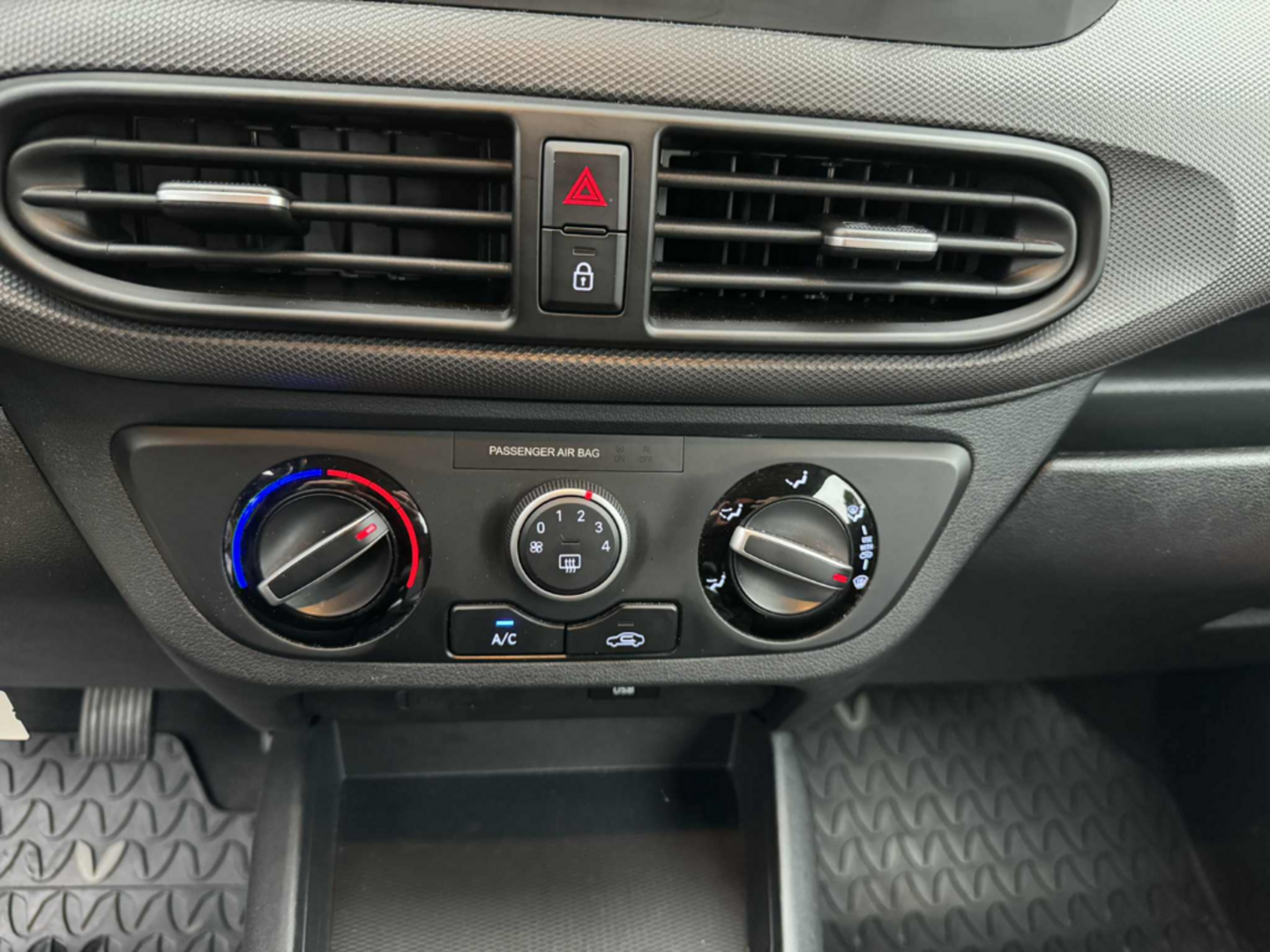 OC199V00971_19.webp_I10 Comfort GO! 1.0  49 kW manuál