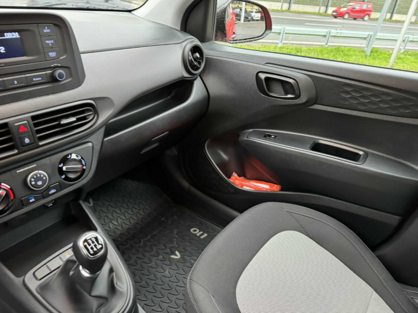 OC199V00971_21.webp_I10 Comfort GO! 1.0  49 kW manuál