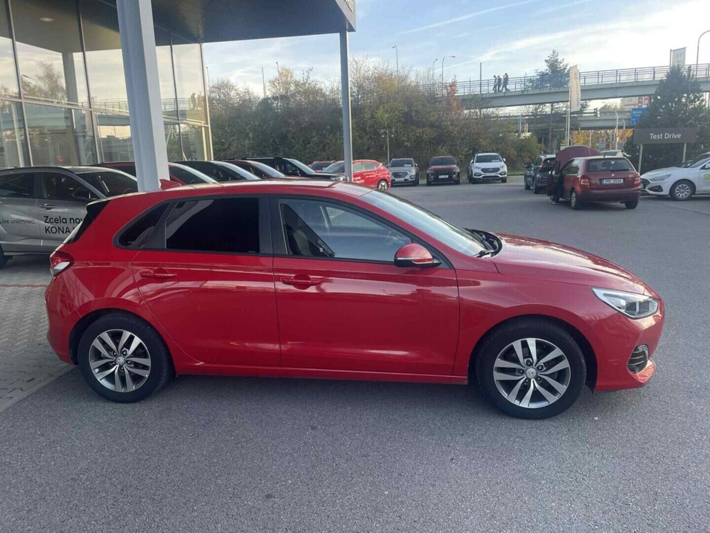 OC199V00990_15.webp_I30 Comfort 1.4  73 kW manuál