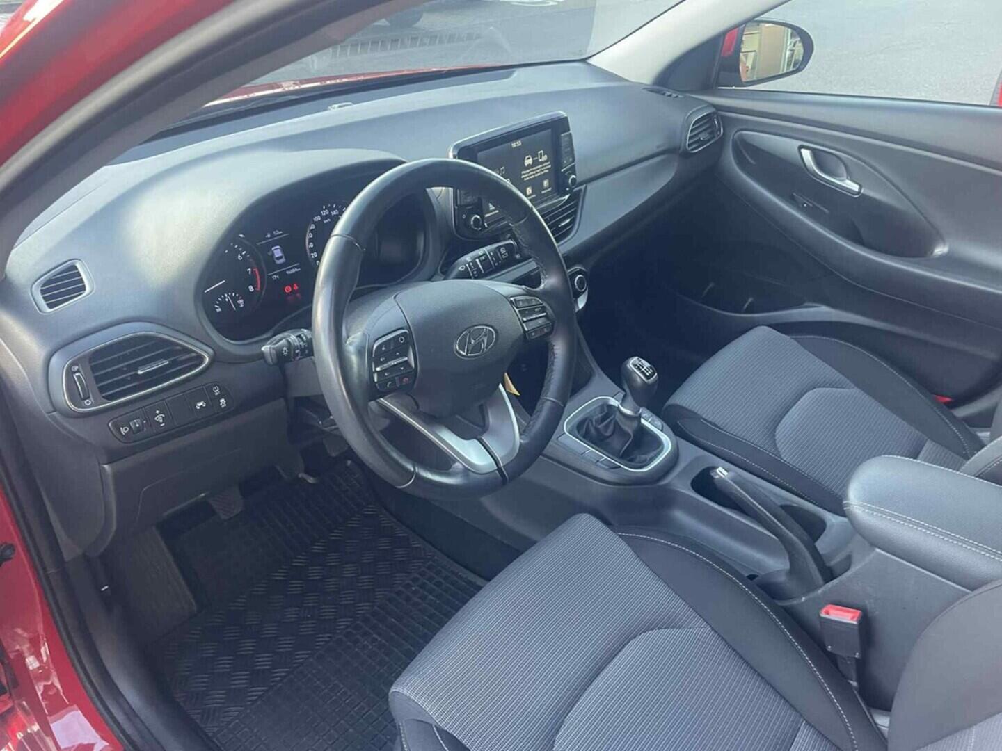 OC199V00990_19.webp_I30 Comfort 1.4  73 kW manuál