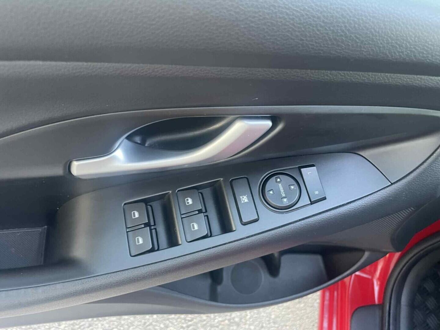 OC199V00990_20.webp_I30 Comfort 1.4  73 kW manuál