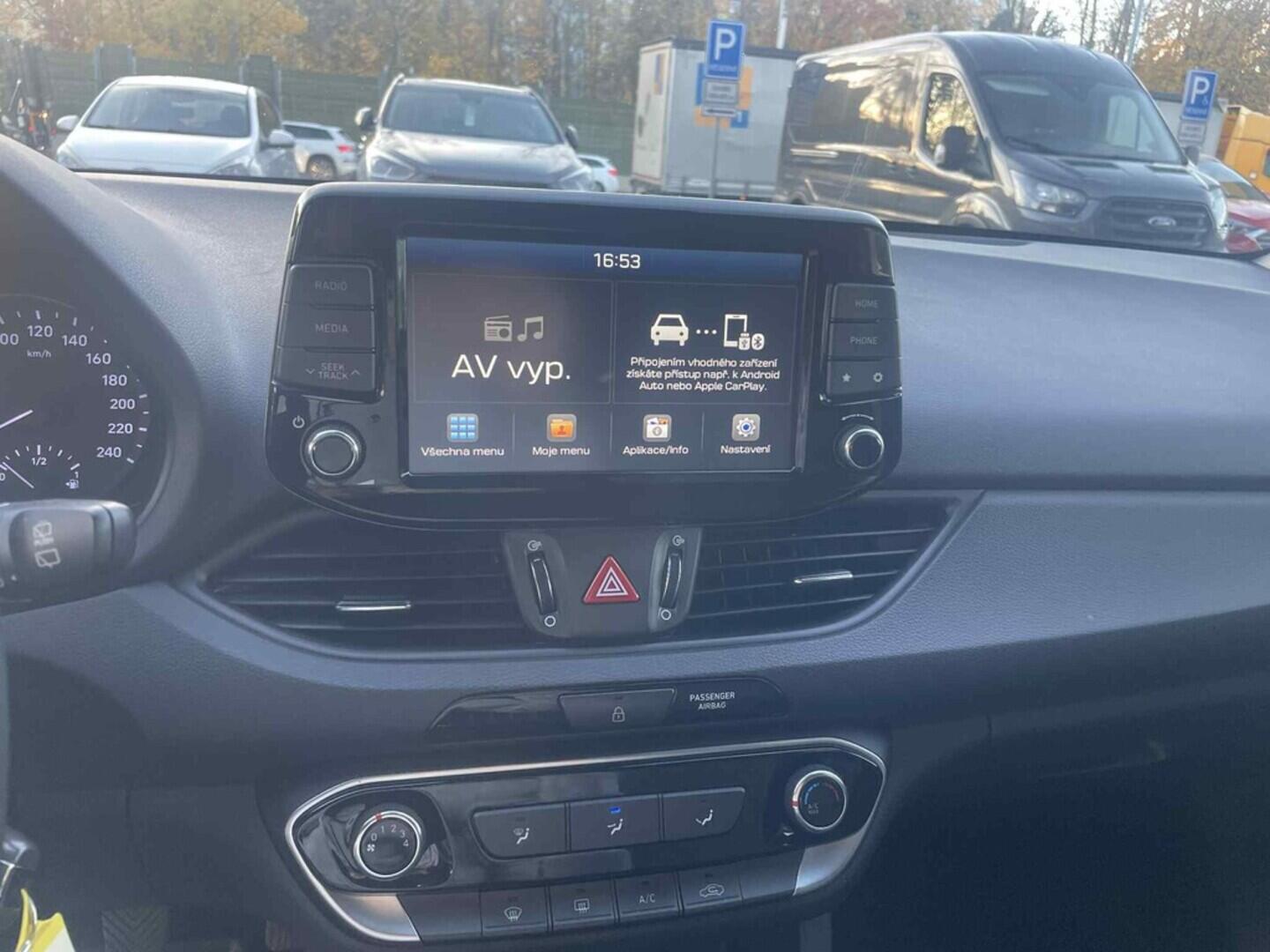 OC199V00990_24.webp_I30 Comfort 1.4  73 kW manuál